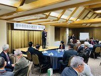 府中市議会議長　手塚としひさ氏