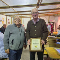 Rex-Club Vorsitzender Rudi Hoffmann ernennt Leonhard Summerer zum Ehrenmitglied