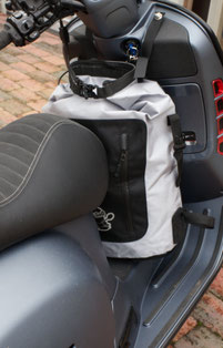 Der Rucksack "Urban" - Seitenansicht von rechts. 