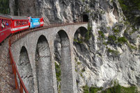 ランドヴァッサー橋を渡る氷河特急