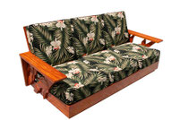<img src="living-room.jpg" alt="千葉県一宮町の高級別荘。LIXILスーパーウォール工法とハワイアン家具が調和したリビング。">