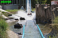 Super Splash Log Flume Wasserbahn Wildwasserbahn Hansa Park Freizeitpark Themepark Ostsee Sierksdorf Info Map Guide Attraktionen Fahrgeschäfte Park Plan Achterbahn