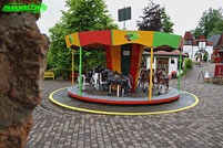 Pferdchen Karussell Pferde Kinder Panorama Park Sauerland Freizeitpark Ausflugsziel Wildpark Rodelbahn Sommer Ausflugsziel Familien Ausflug Info Attraktionen Fahrgeschäfte Tiere