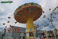 Wellenflug ottfried hanstein kettenkarussell zierer kettenflieger  schausteller kirmes volksfest jahrmarkt fahrgeschäft attraktion 