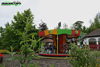 Pferdchen Karussell Pferde Kinder Panorama Park Sauerland Freizeitpark Ausflugsziel Wildpark Rodelbahn Sommer Ausflugsziel Familien Ausflug Info Attraktionen Fahrgeschäfte Tiere