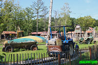 Traktorfahrt Traktorbahn Traktor Bqahn Landerlebnis Janßen Westerstede Freizeitpark Themepark Amusementpark Achterbahn Attraktionen Fahrgeschäfte Parkplan Park Plan Anfahrt Parkplatz