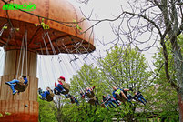 Wirbelpilz Zierer Wellenflug Kettenkarussell Erlebnispark Tripsdrill Cleebronn Baden Württemberg Freizeitpark Themepark Wildpark Attraktionen Fahrgeschäfte Park Plan Parkplan Map Guide Anfahrt Adresse Achterbahn 