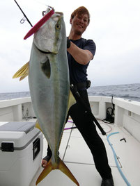 alt="ジャンプライズ かっ飛び棒150MEGAで釣り上げた大型ブリの実績ルアー"