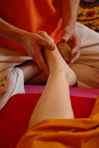 massage des pieds au bol Kansu