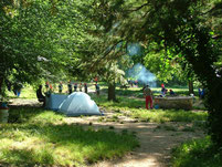 Barbecue et camping au bivouac de Gournier au milieu de la réserve des Gorges de l'Ardeche.