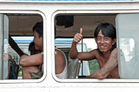 Mit dem Bus durch Myanmar reisen.