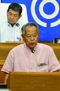 石垣教育長が就任あいさつした=19日、石垣市議会