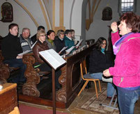 Der Aster Kirchenchor unter Leitung von Lissa Laubmeier
