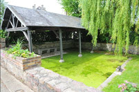 Le lavoir -envasé-  d'Evrecy en 2015