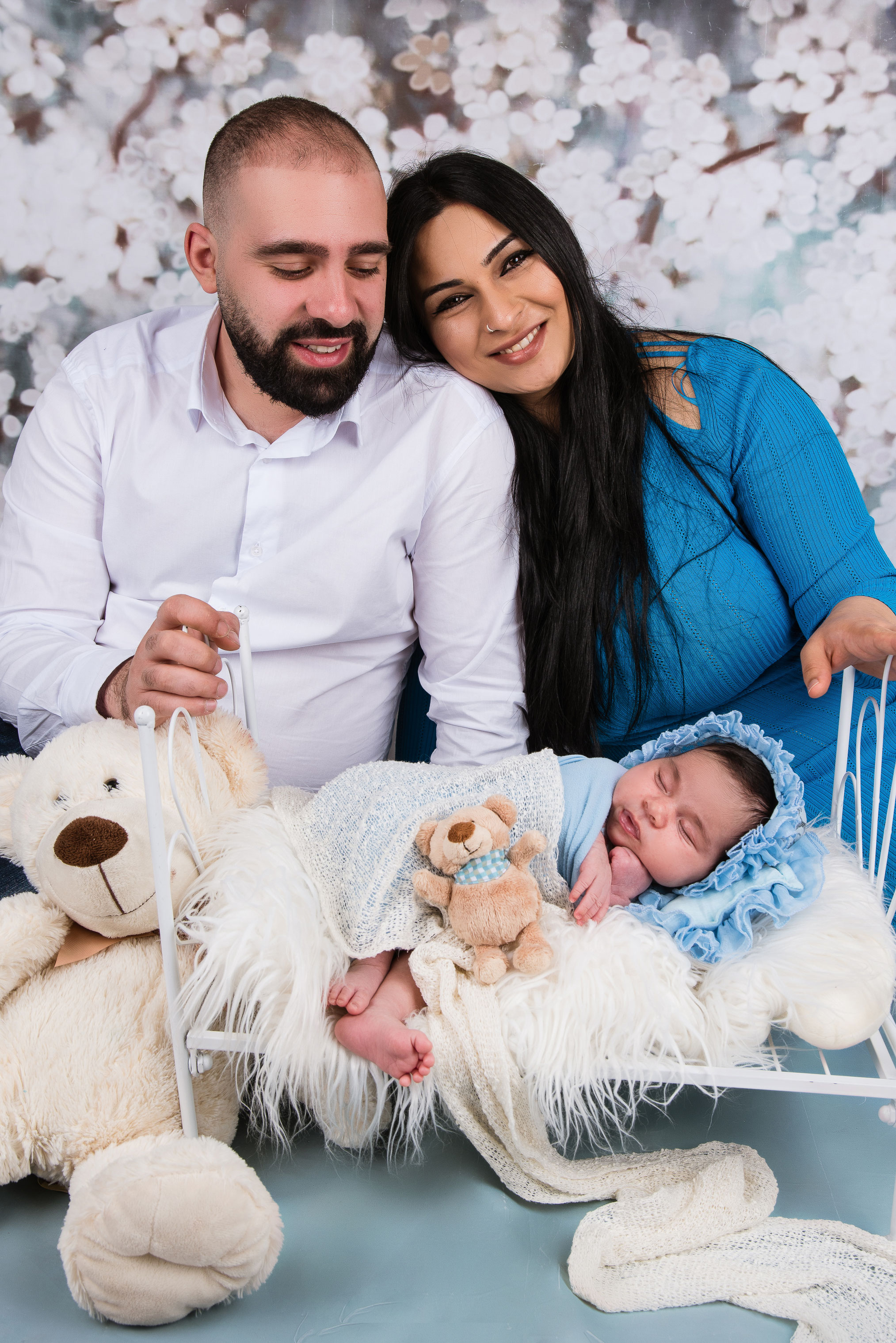 Newbornshoot in bedje met teddybeer