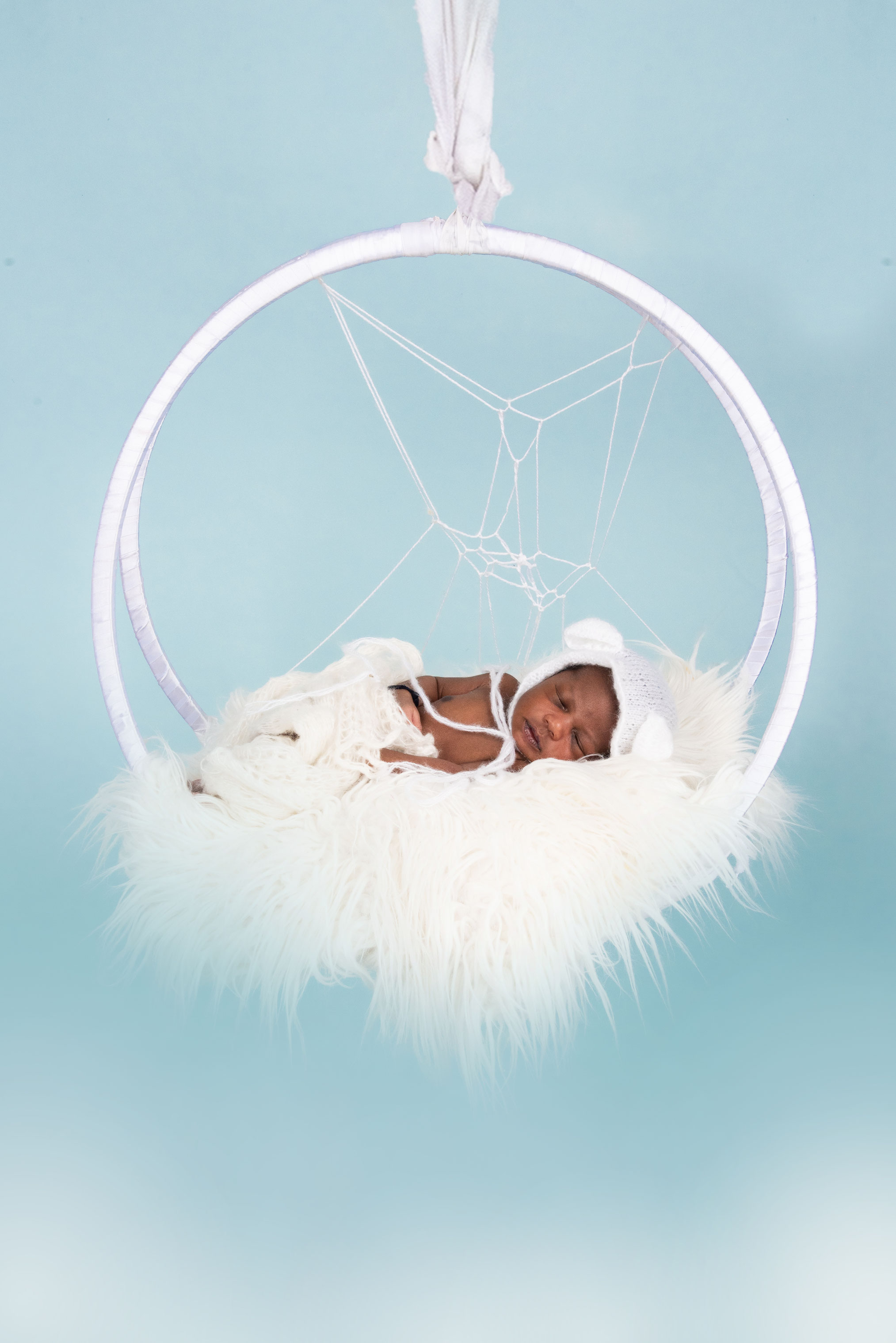 Newbornshoot met in wit mutsje