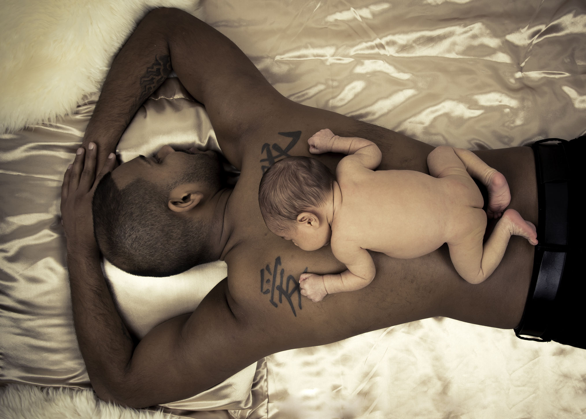 Newborn en vader tijdens de shoot