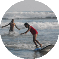 Surfen charity Seminyak