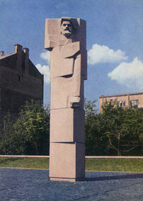 Vilnius. Paminklas Zigmui Aleksai-Angariečiui. Skulptorius A. Ambraziūnas. Architektas G. Baravykas. Nuotr.  B. Jelino / Monument to Zigmas Aleksa-Angarietis. Sculptor A. Ambraziūnas. Architect G. Baravykas. Photo. B. Jelin