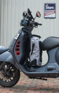 Der Rucksack "Urban" - Glänzendes Silber mit 2 Taschen inklusive