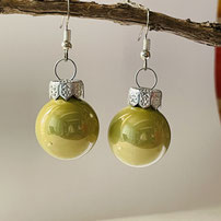Druckatelier46 - Ohrschmuck Weihnachtskugeln schilfgrün glänzend