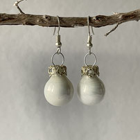 Druckatelier46 - Ohrhänger Weihnachtskugeln klein weiss melliert