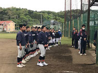 選手たちは父母たちに試合前の挨拶。課題をもって頑張ってね～