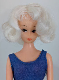 Shoulderlong curls with fringe