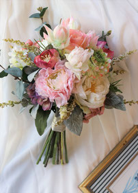 アートフラワー造花の結婚式用ウェディングブーケは海外挙式や前撮りにも人気です