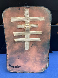 Signature de Manessier à l'arrière de la plaque.