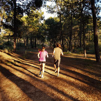 Trainingslager Monte Gordo: Laufen im Pinienwald mit Sanaa