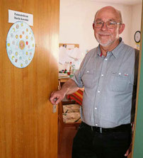 Martin Kowalski räumt zwar sein Büro im Pfarrhof, doch der Wechsel in den Ruhestand ist kein Abschied: Als Ehrenamtlicher bleibt er der Pfarrei erhalten – unter anderem als Mitglied des Pfarrgemeinderats und organisatorischer Leiter des Chors Cantamo.