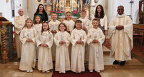 Sechs Mädchen und drei Buben empfingen in der Pfarrkirche Ast das Sakrament der Kommunion.