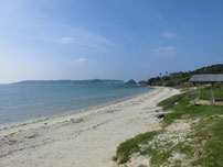 赤田海水浴場 右側の岩場の写真