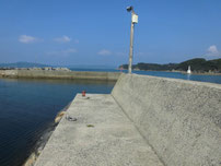 阿川漁港 手前の波止の写真