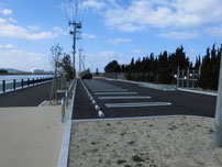 若松運河　埋立地側　駐車場の写真