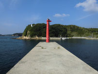 特牛漁港 赤灯台波止の写真