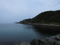 角島 牧崎手前の波止 右側の岩場