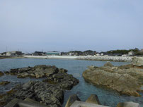 土井ヶ浜 右側の岩場の写真