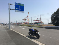 はるか先にポートラインが見える
