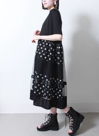 チュールレイヤード  ドットワンピース  【SALE】3,980円  ドットから下には  チュールが施してあります