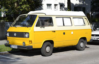 ワーゲンバスでキャルルック・キャルズカスタムの　かわいい軽自動車、ワーゲンタイプ２　T3の画像白/黄色