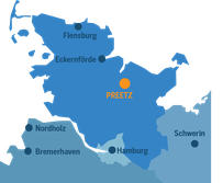 Landkarte in blautönen von Schleswig-Holstein mit Städten eingezeichnet. Standort Preetz in orange hervorgehoben