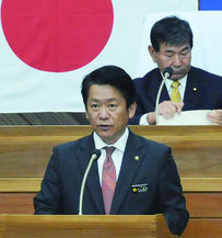 施政方針演説をする中山市長=27日午前、市議会