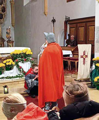 Sankt Martin teilt den Mantel mit dem Bettler.
