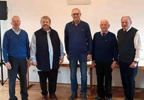 Die geehrten Sodalen mit Pfarrer Albert Hölzl, Diakon Alfons Eiber und Alfred Reitinger vom Vorstandsteam.