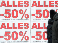 50 Prozent Preisnachlass bleiben zwar weiterhin dem Schlussverkauf vorbehalten, doch die Inflation sinkt immer mehr. Foto: Stefan Sauer/Archiv
