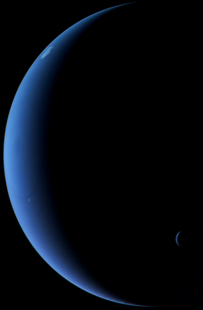Links eine Neptunsichel mit kleinem Sturm am oberen "Horn" und eine kleinere Tritonsichel links daneben, aufgenommen am 31. August 1989.