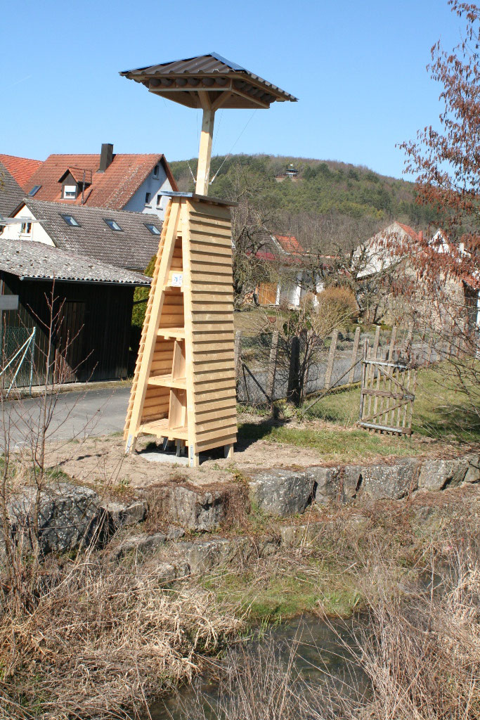 Der Schwalbenturm in Schweigern fügt sich sehr schön in das Ortsbild ein.