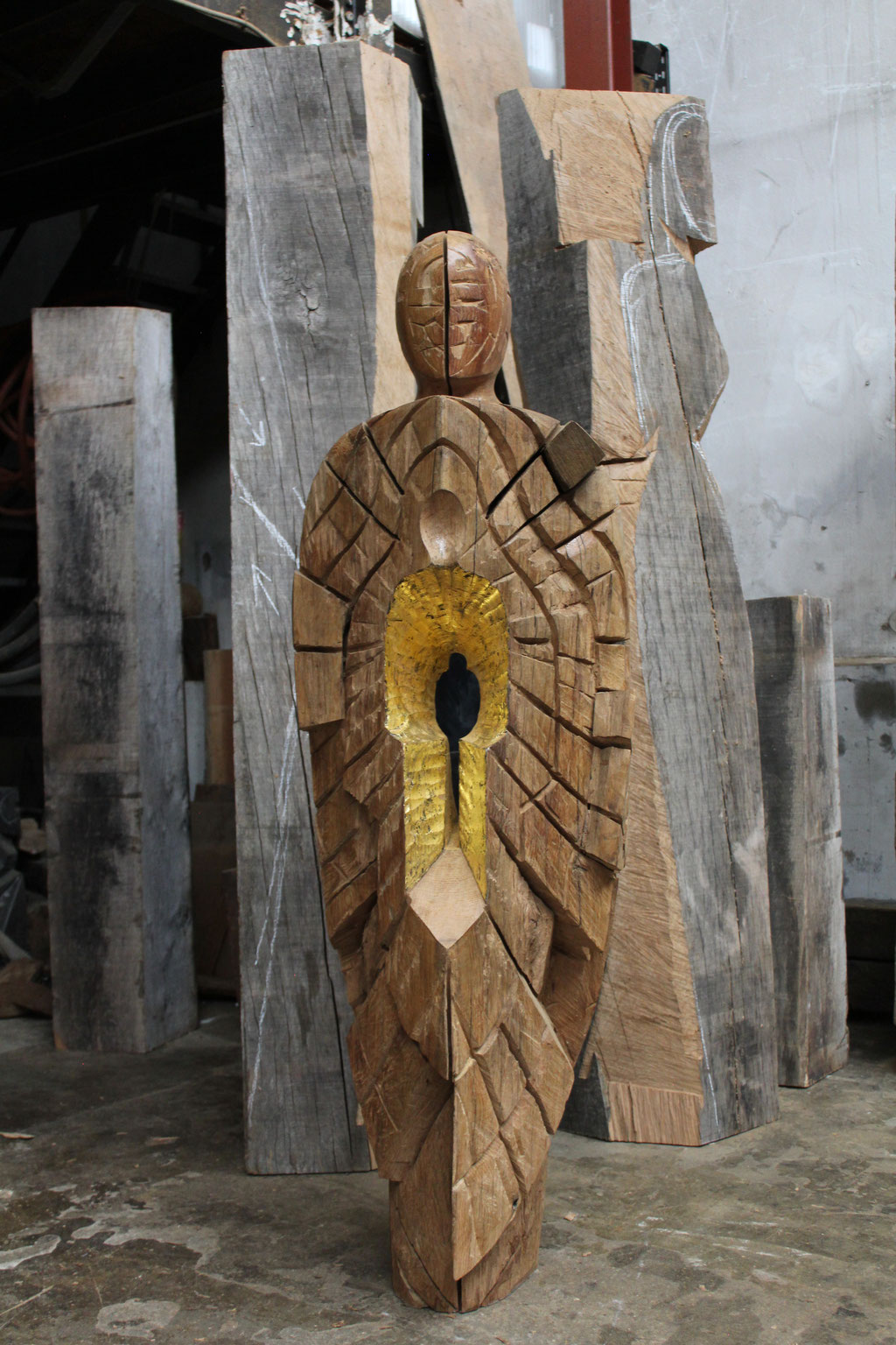 Le Traversé, chêne doré à la feuille, 174 x 80 x 50 cm